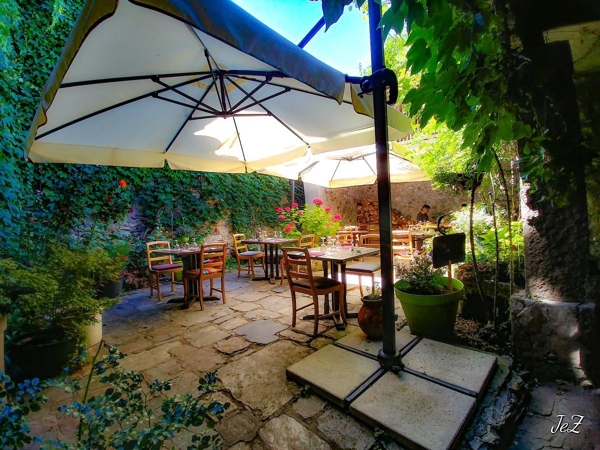 Les Tables De La Fontaine Hotel Florac Exterior photo